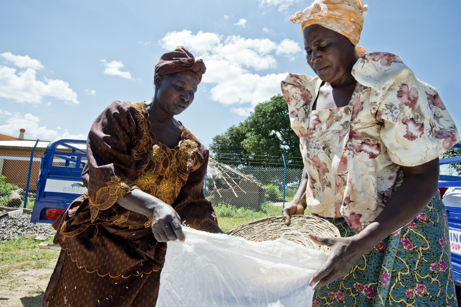 WFP-Rein_Skullerud_Ouganda.jpg (Catherine Aseicenye and Mary Goretti working)