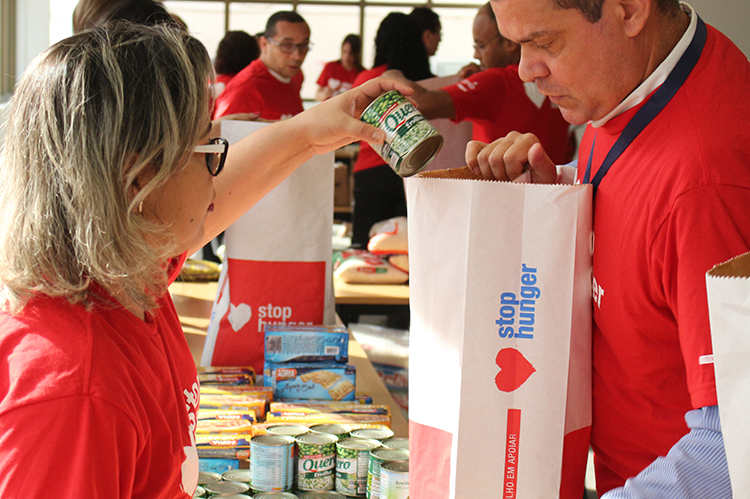 2017 StopHunger Servathon Brazil_Food Drive_retouche.jpg